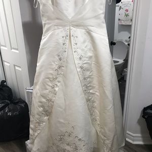 Wedding dress ivory colour size 24